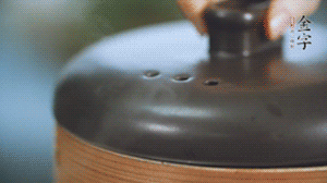 水開后轉(zhuǎn)中火蒸50-60分鐘。