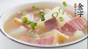 出鍋前撒上蔥花。