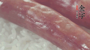 關(guān)上蓋子，煮到米飯露出時(shí)。