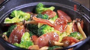 出鍋前加少許鹽、水淀粉即可。