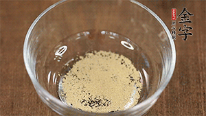 純牛奶溶解稀釋酵母。