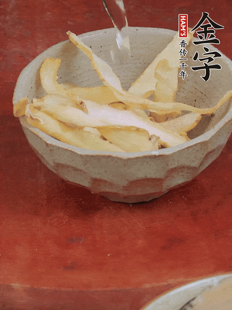 玉竹、花菇分別清水泡發(fā)。