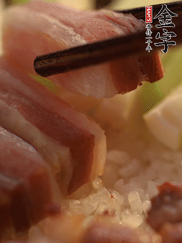 轉小火，繼續(xù)蓋蓋子燜2-3分鐘。