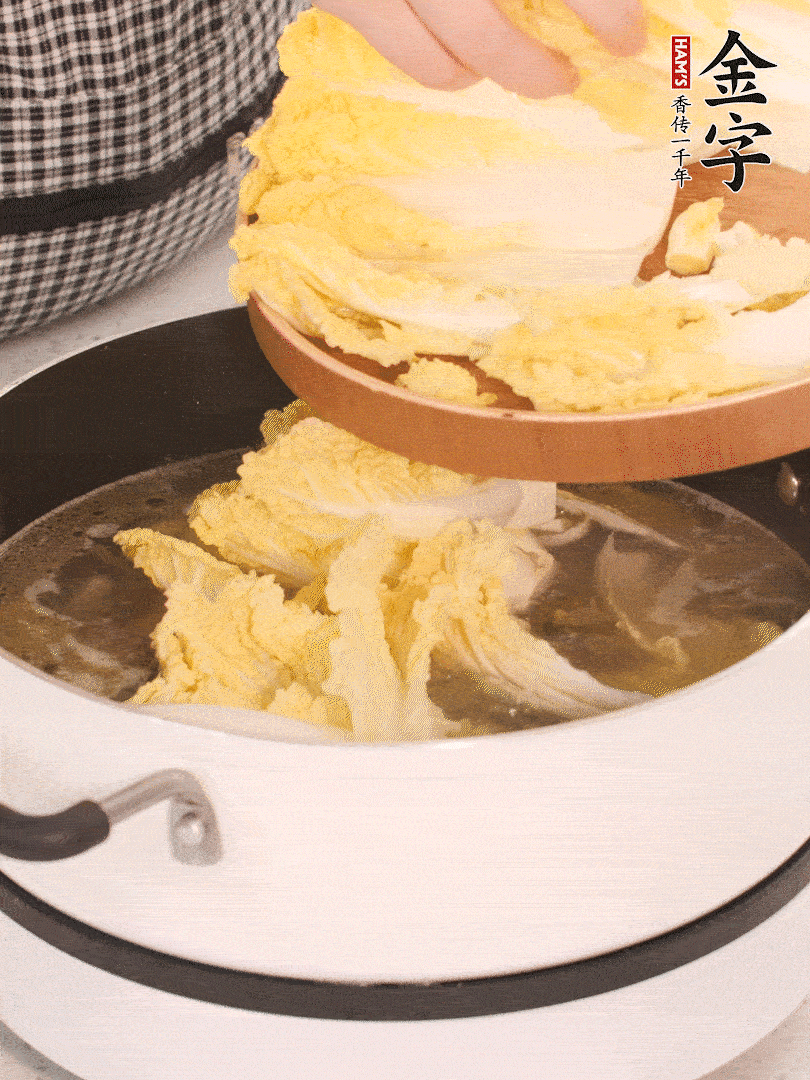 放入娃娃菜、金針菇再燉煮5分鐘。