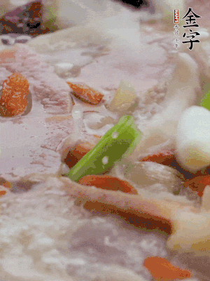 最后下枸杞、蒜白。