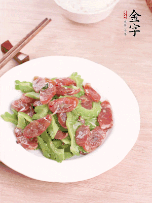 一小撮糖調(diào)味。