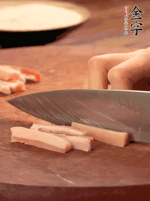 金字淡咸肉切丁。