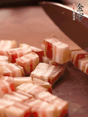 金字淡咸肉切小丁。