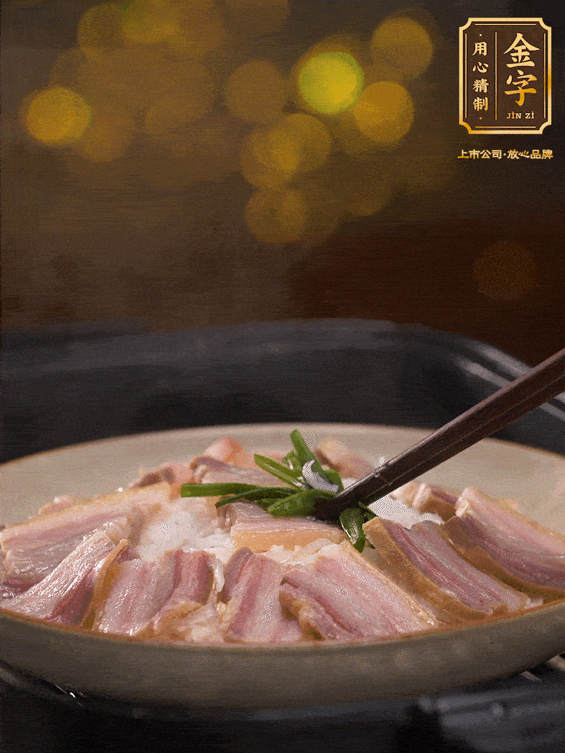 二十分鐘后關火，去除頂部的蔥段，最后撒上少許的蔥末，就完成了