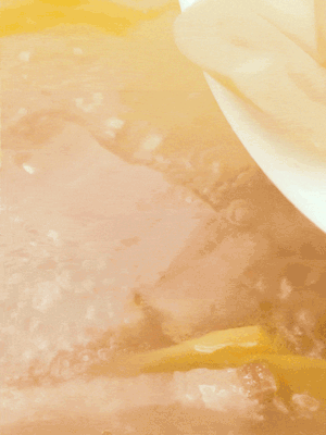 金字咸肉、火腿、春筍 通通放入鍋中小煮30分鐘