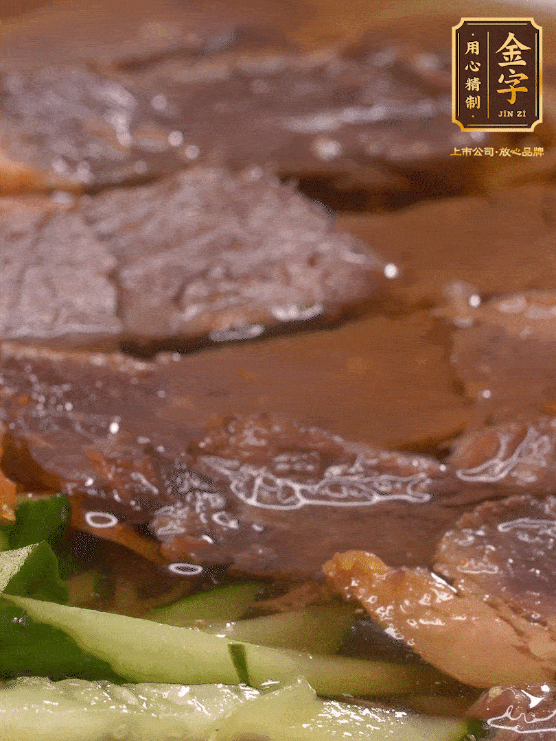 養(yǎng)麥冷面，涼水中清洗浸泡5分鐘，沸水中煮3分鐘，涼水漂洗沖涼