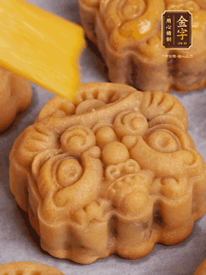 冷卻5分鐘刷上蛋液，160℃再烤10分鐘，回油1晚更香