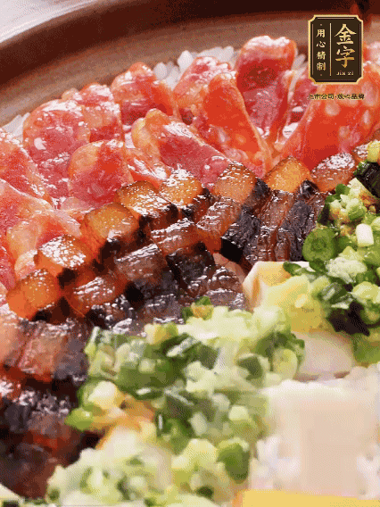 淋上蔥姜醬和少許醬油，攪拌均勻