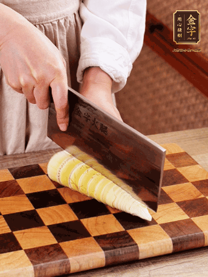 春筍切片，焯水1分鐘