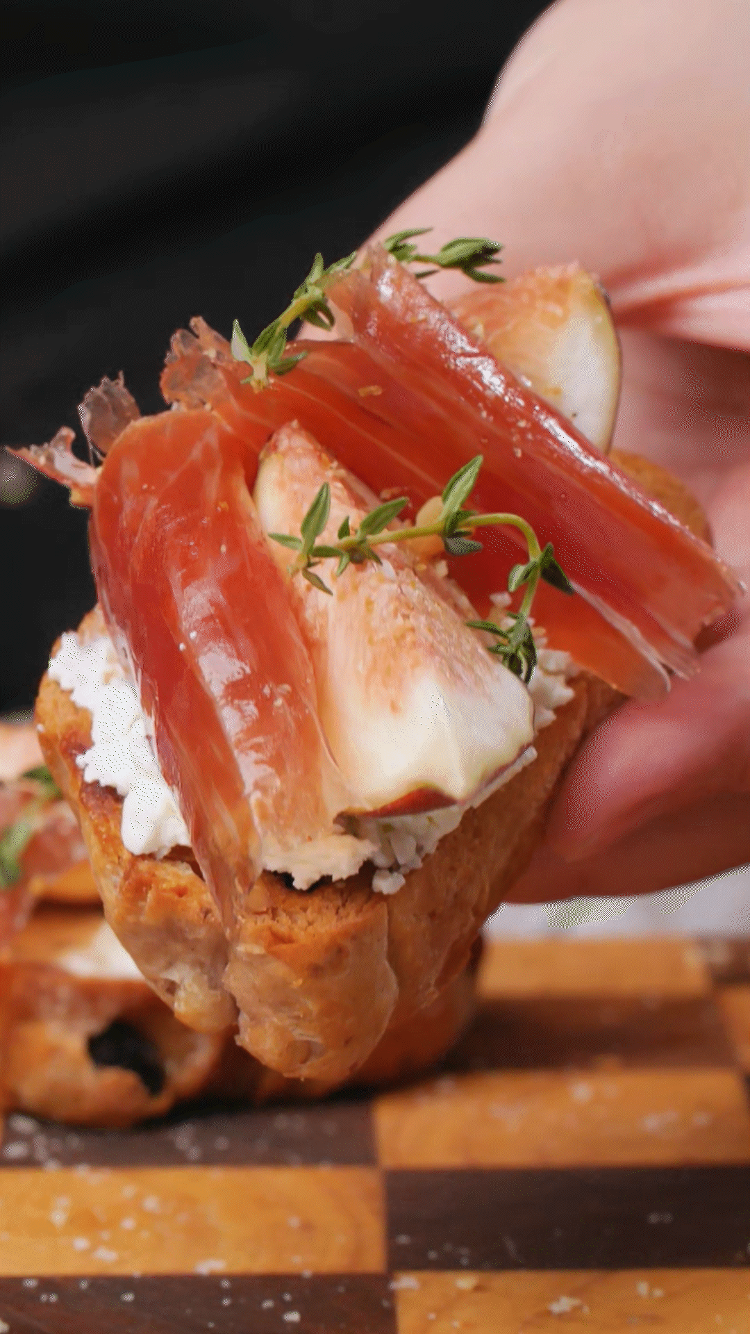 點(diǎn)綴可食用花材和干酪