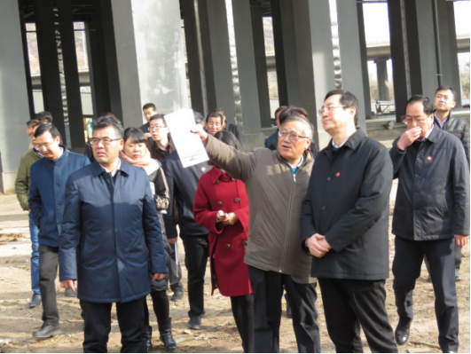 省委常委、西寧市委書記王曉在青海省物產(chǎn)集團(tuán)總公司黨委書記、總經(jīng)理王玉輝陪同下，深入青海物產(chǎn)朝陽物流園區(qū)。