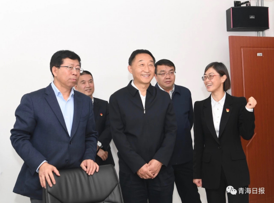省委副書記、代省長劉寧在副省長王黎明等領(lǐng)導(dǎo)的陪同下視察物產(chǎn)集團(tuán)