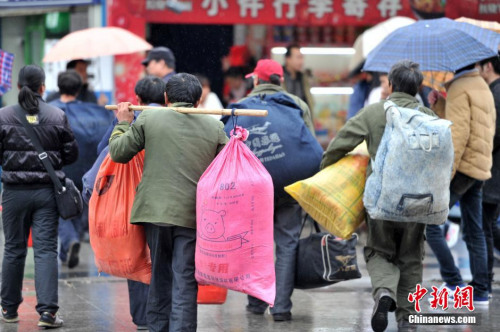 聚焦春節(jié)“恐歸族”：近鄉(xiāng)情怯，恐懼何來？(圖)